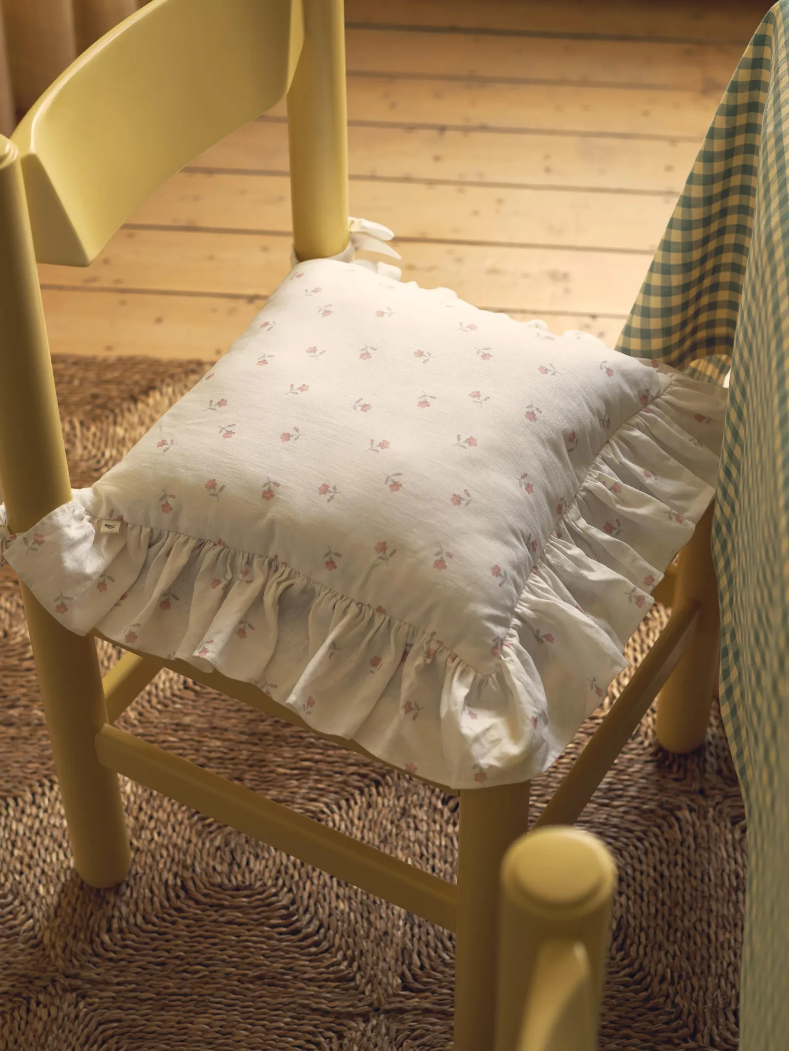 Pearl Posy Bud Frill Linen Blend Seat Pad