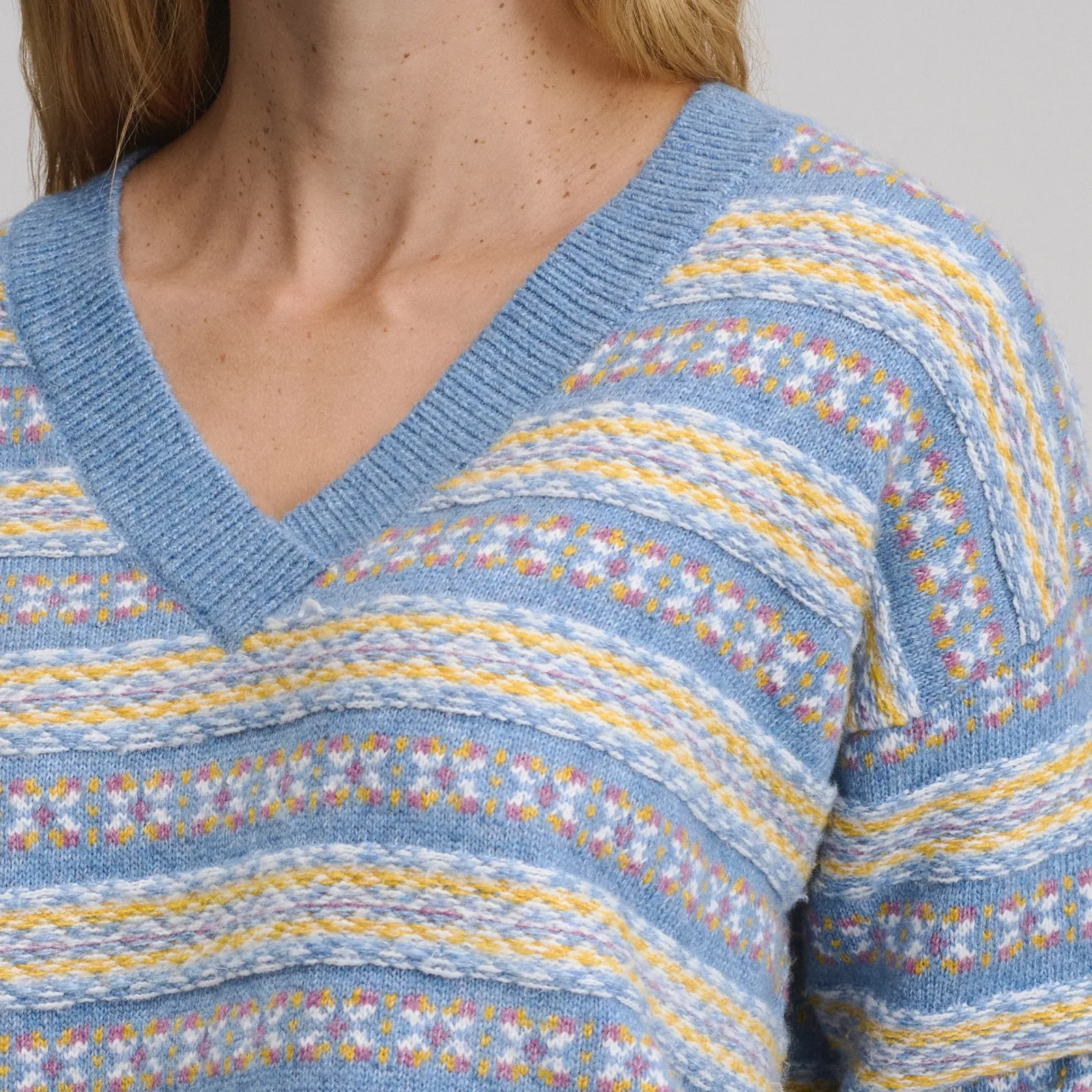 Women's Signature V-Neck Sweater – Pattern