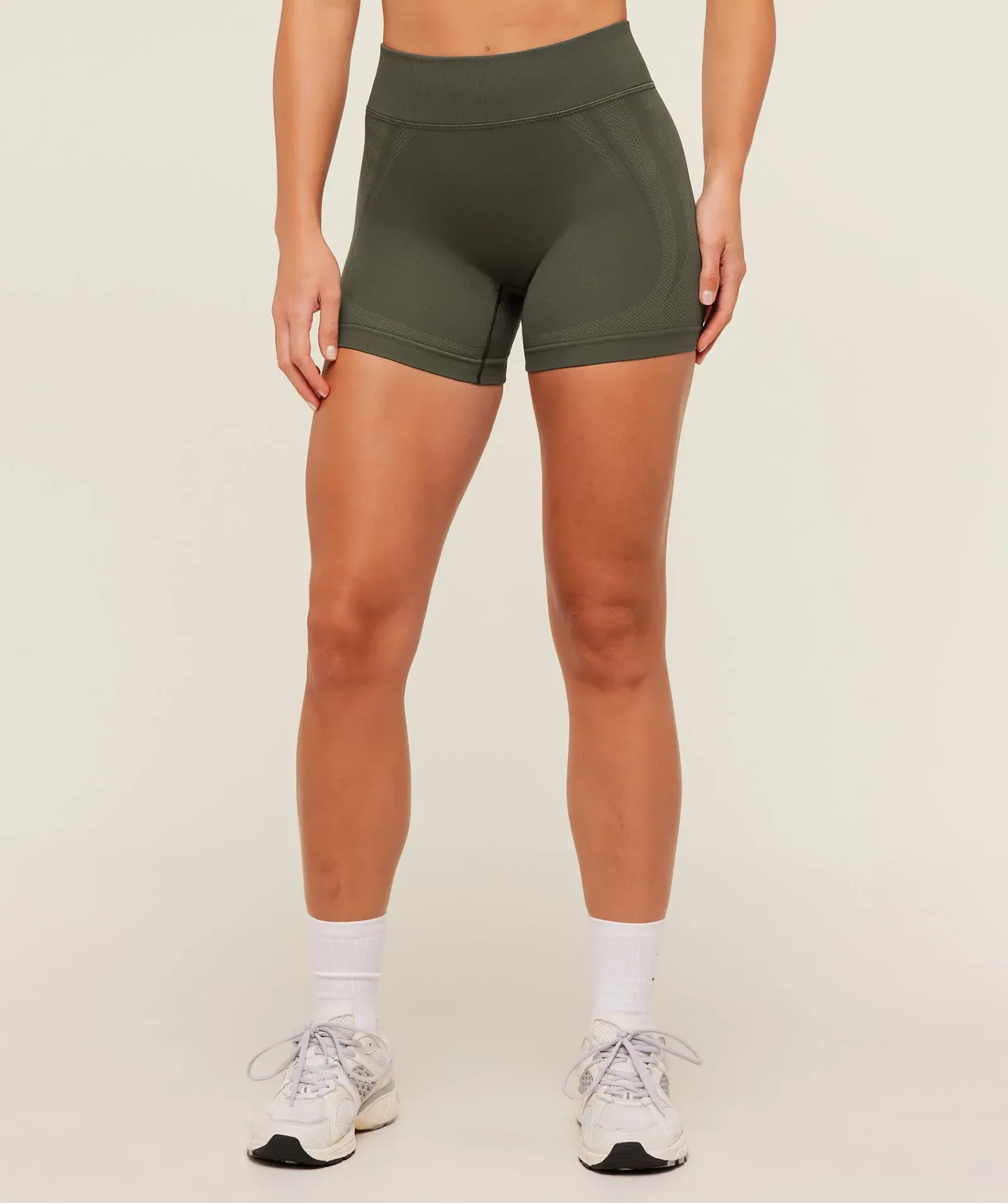 Gymshark Weekend Seamless Short – Strength Green/Grounded Green