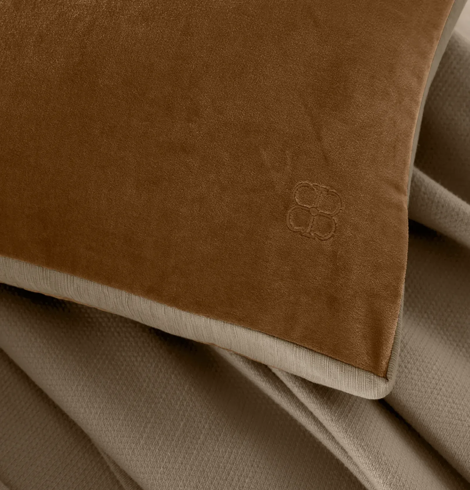 Ligne Velvet Pillow Cover (Petite Lumbar) – Deep Camel/Oak