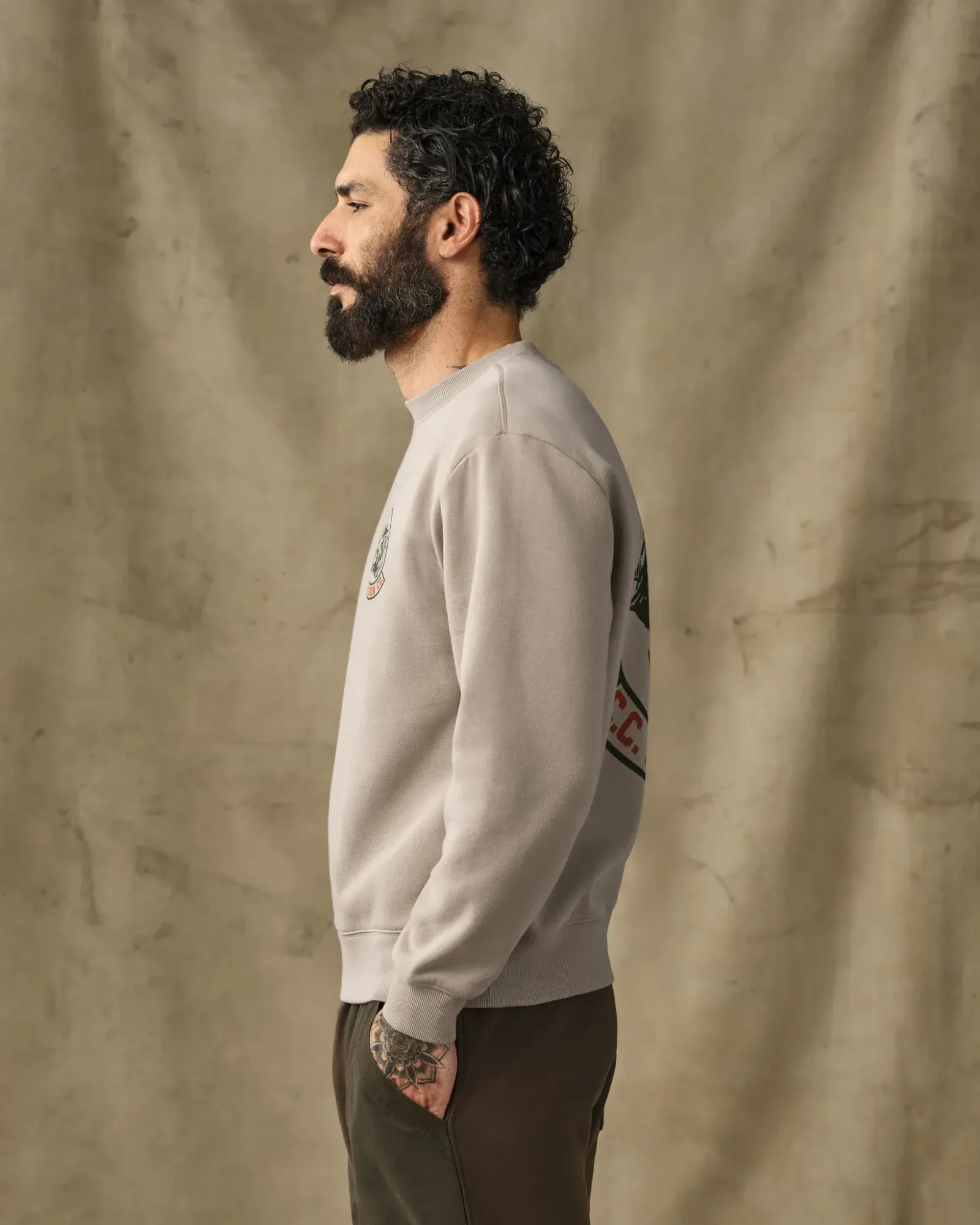 Bear Graphic Crewneck Sweatshirt – Vintage Khaki