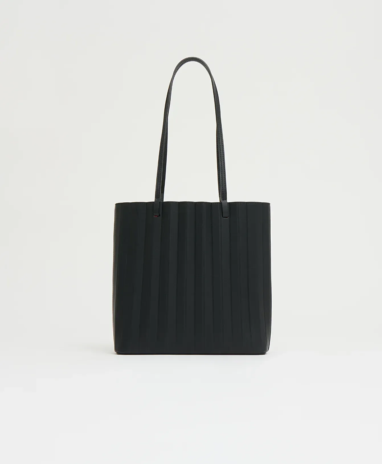 Pleated Filo Tote – Black/Flamma