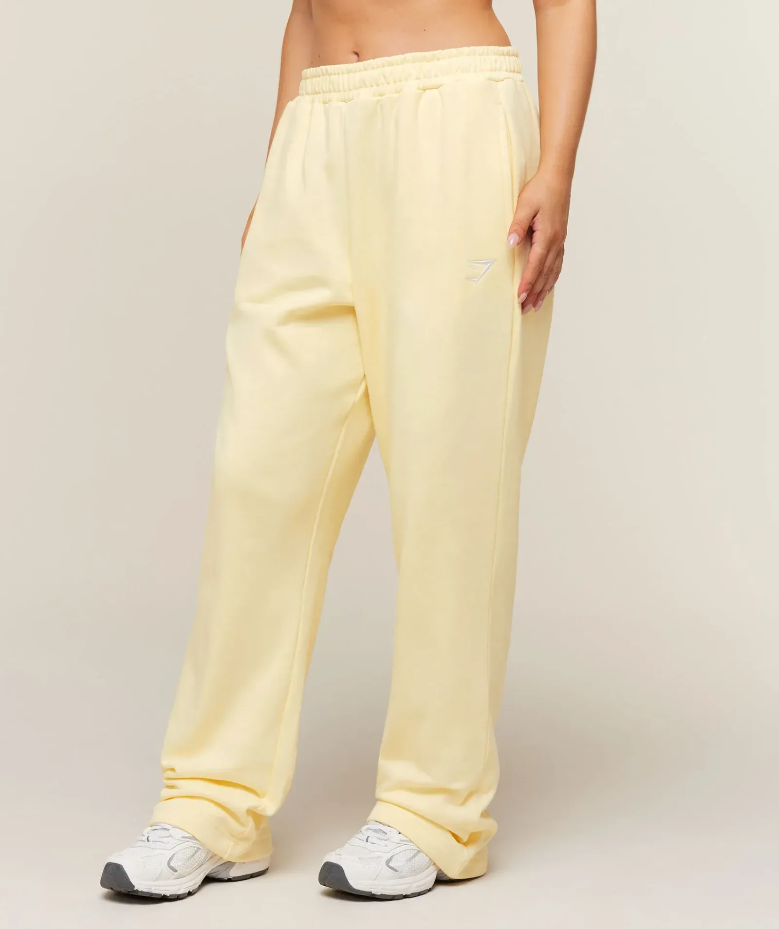 Gymshark Training Fleece Straight Leg Short Pants – Butter Yellow