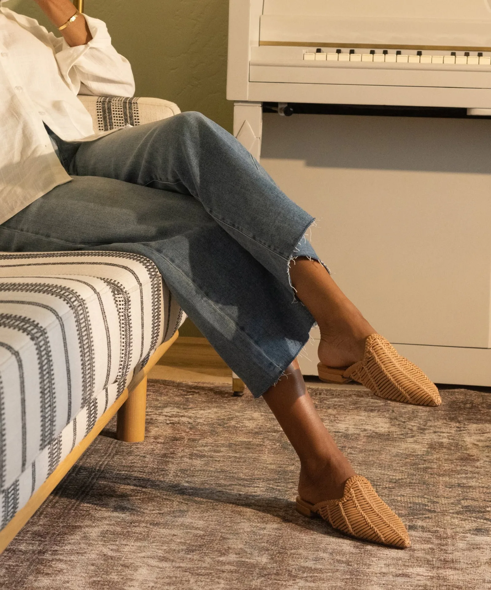 The Goldfinch 15 Woven Slide – Toffee Woven