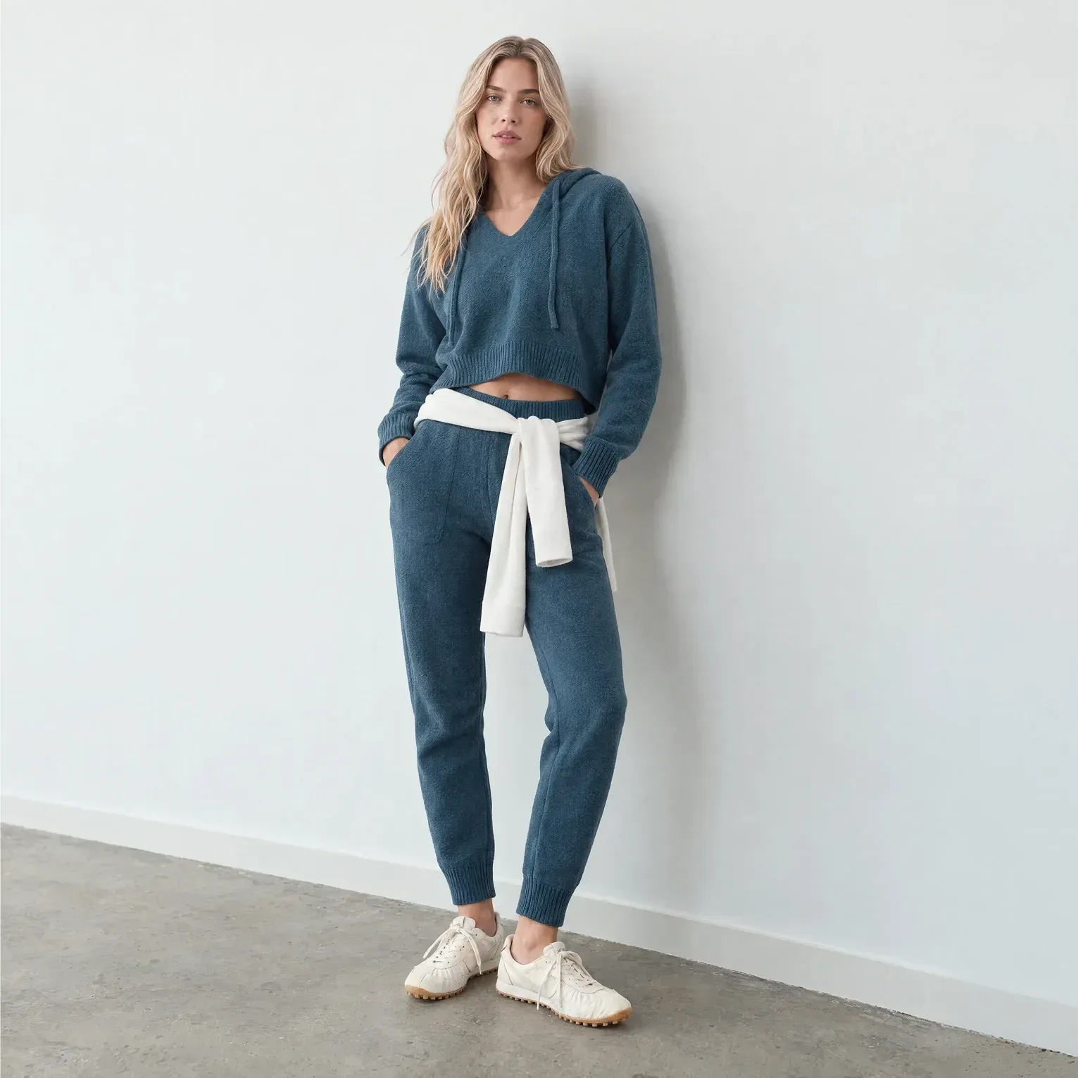 Snug Lite Cropped Hoodie