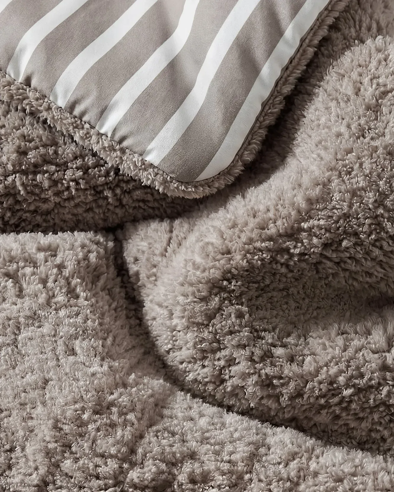 Sabbia Snug Striped Comforter