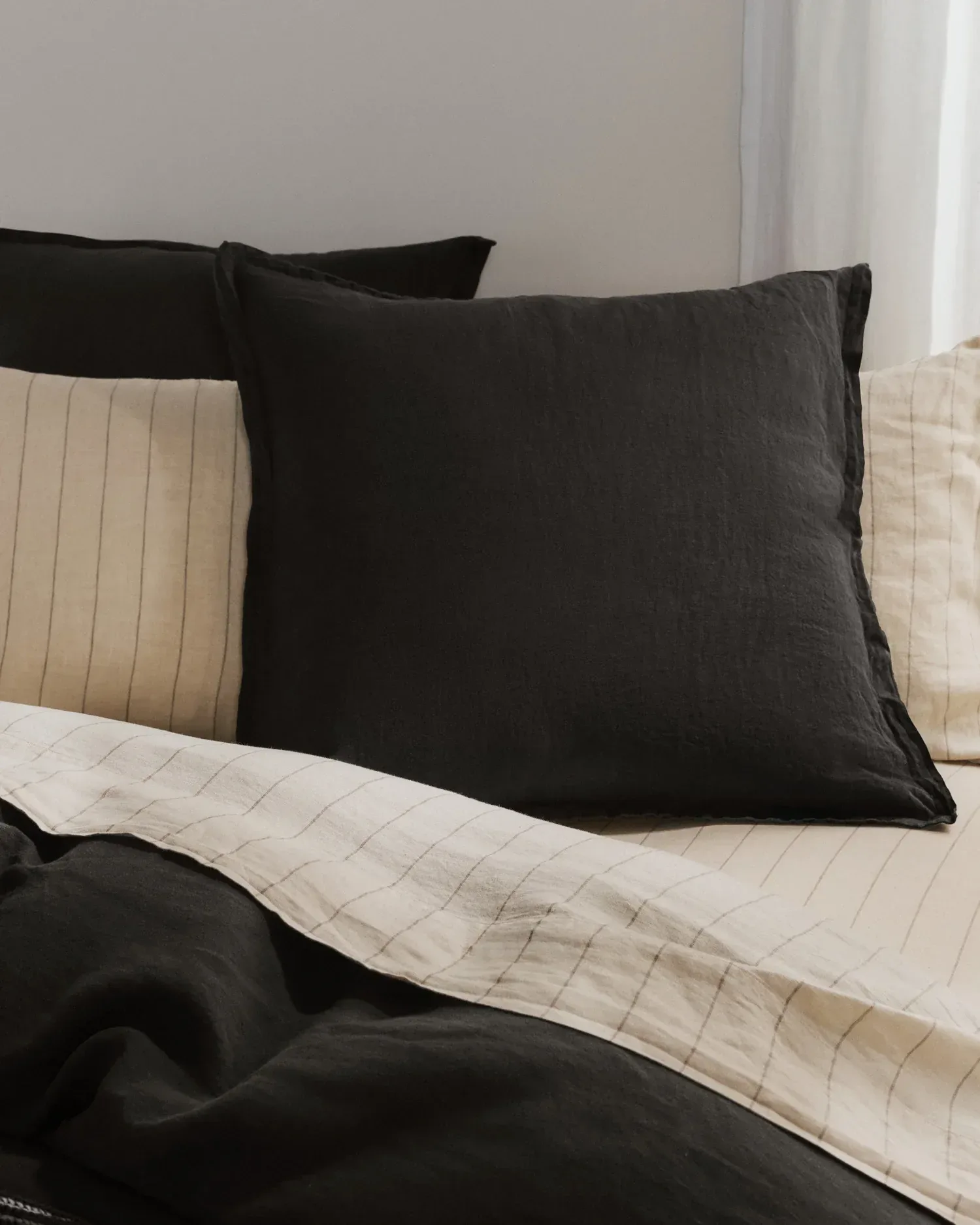 Linen Euro Sham (Onyx)