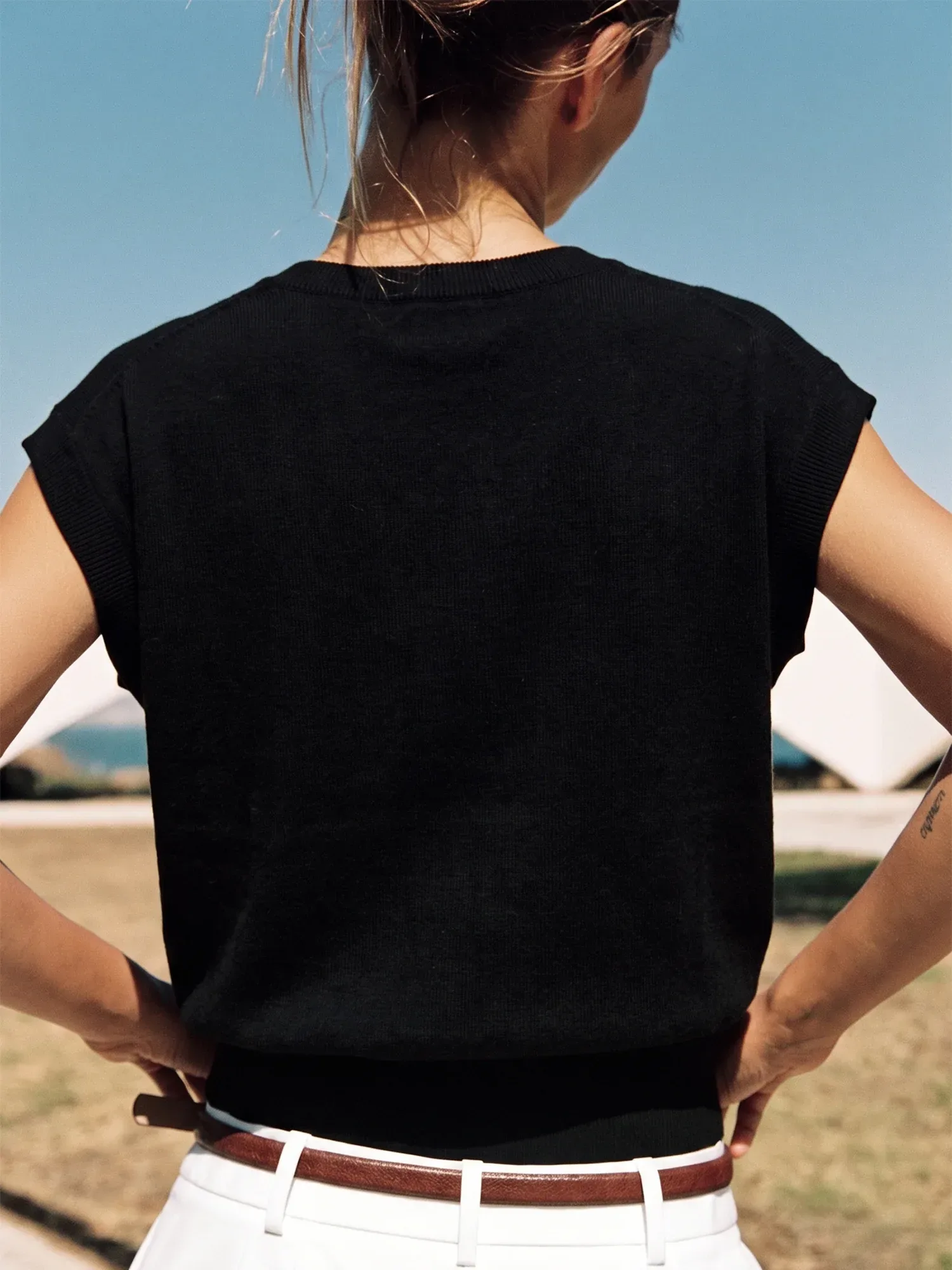 Cashmere Blend V-Neck Sleevless Pullover