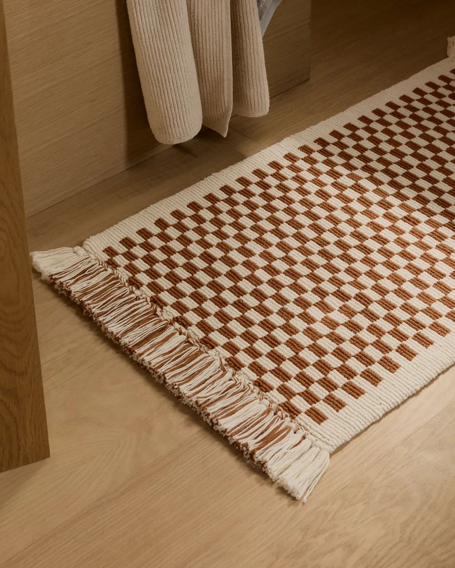 Organic Checkered Bath Rug (Natural and Tobacco)