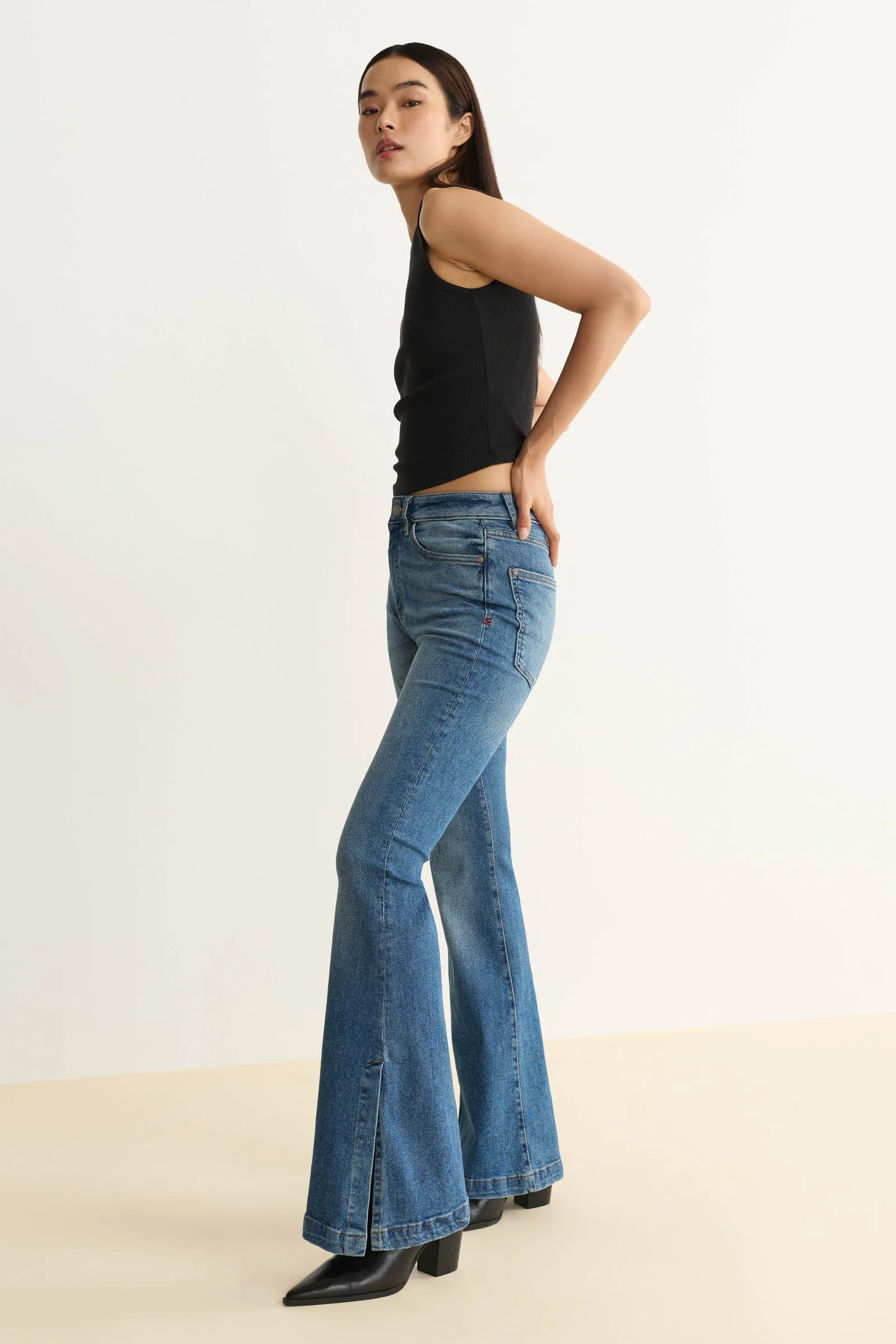 Mia – Flare Jeans – Rowdy