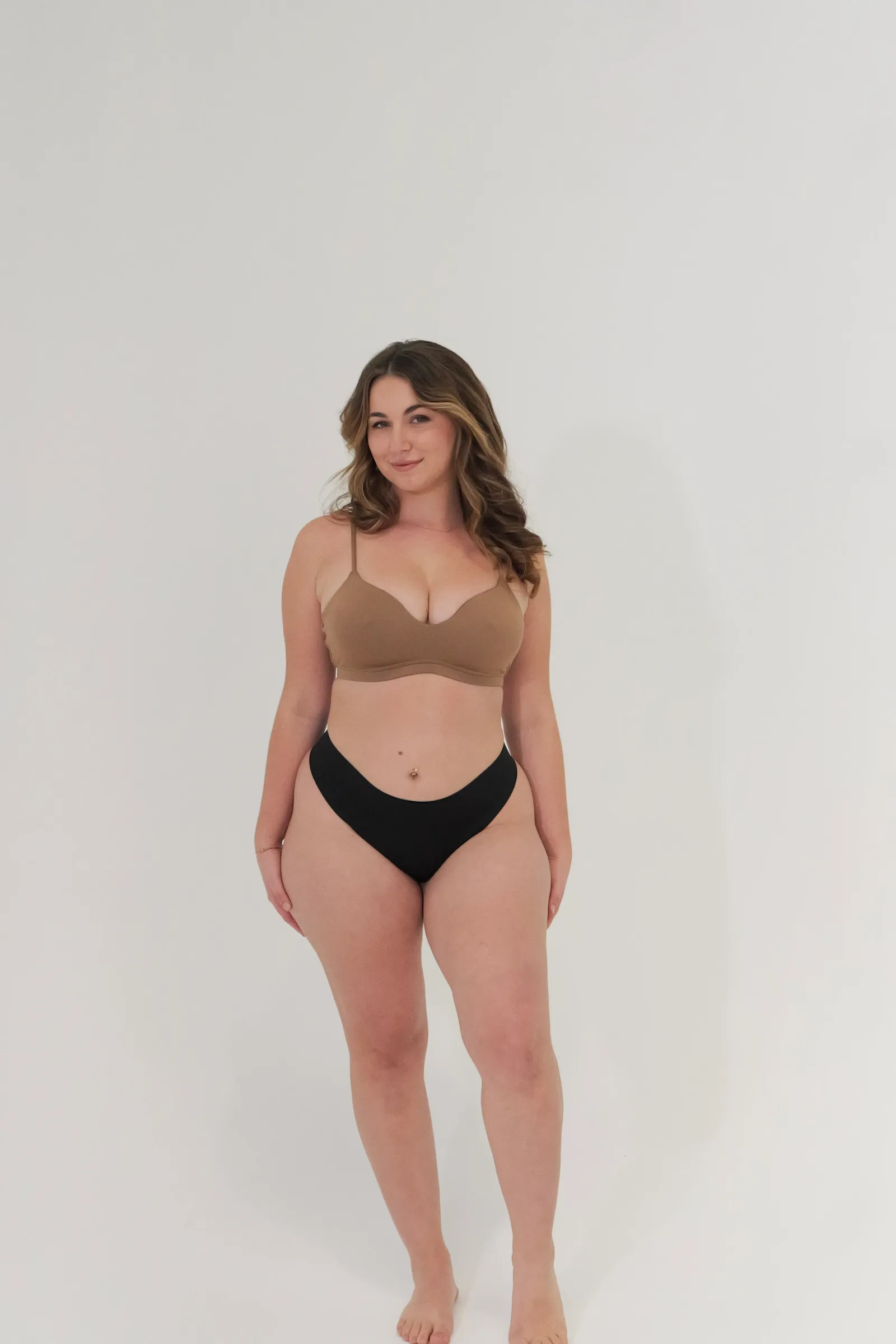 Snatched VAG 2.0 – S = AU 8 / US 4 / Black – Pre Order July