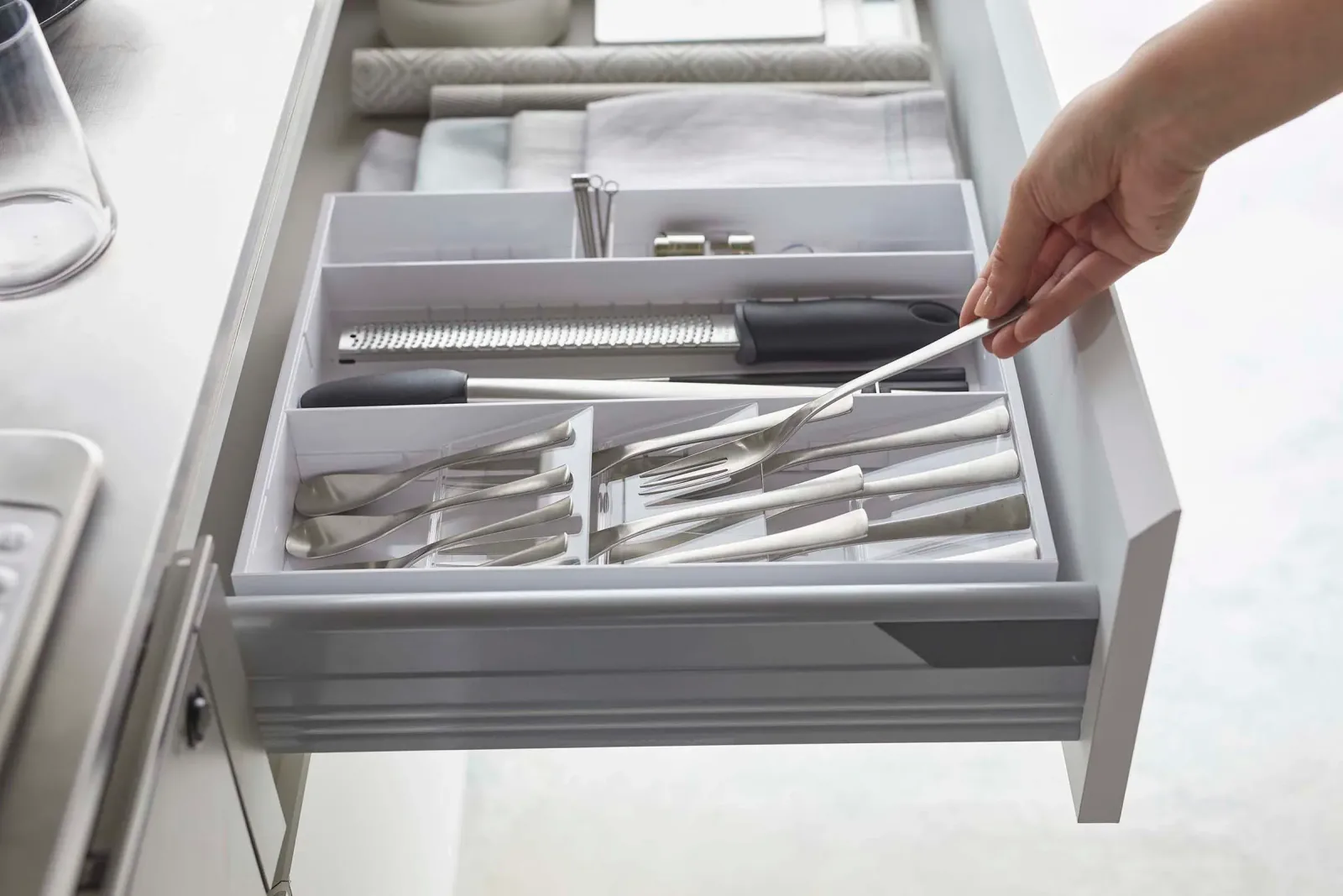 Expandable Cutlery Organizer – Large