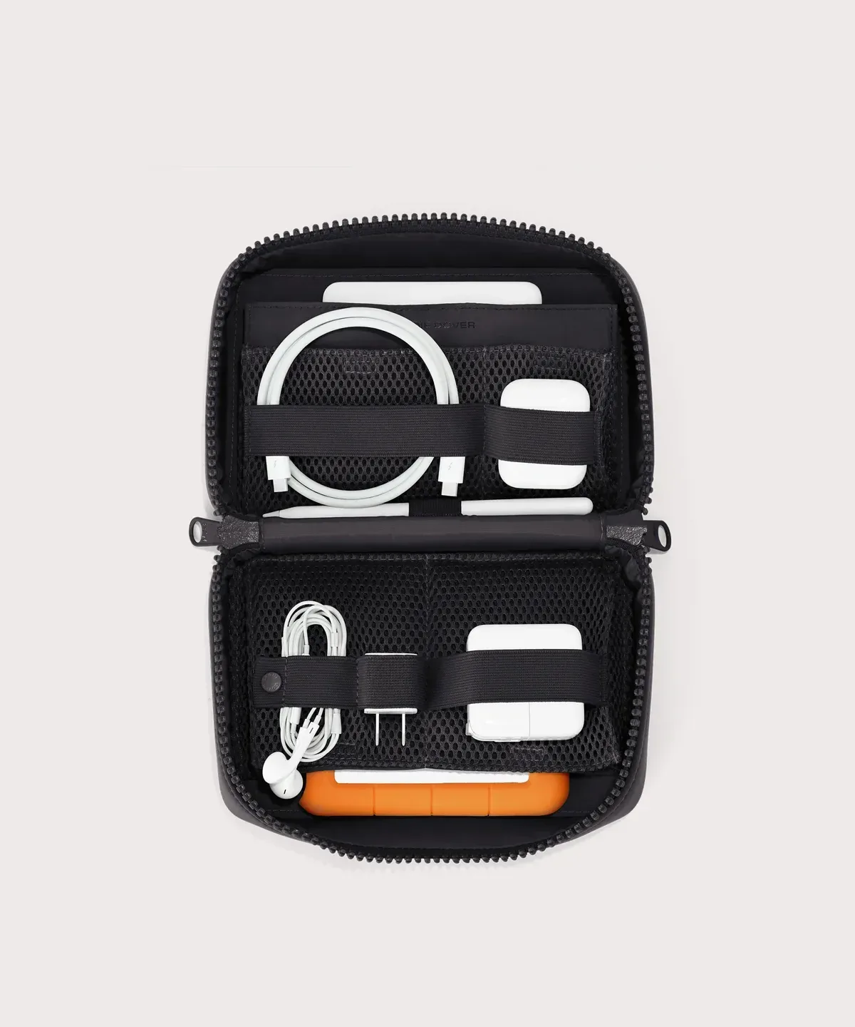 Arlo Tech Organizer in Onyx, Large