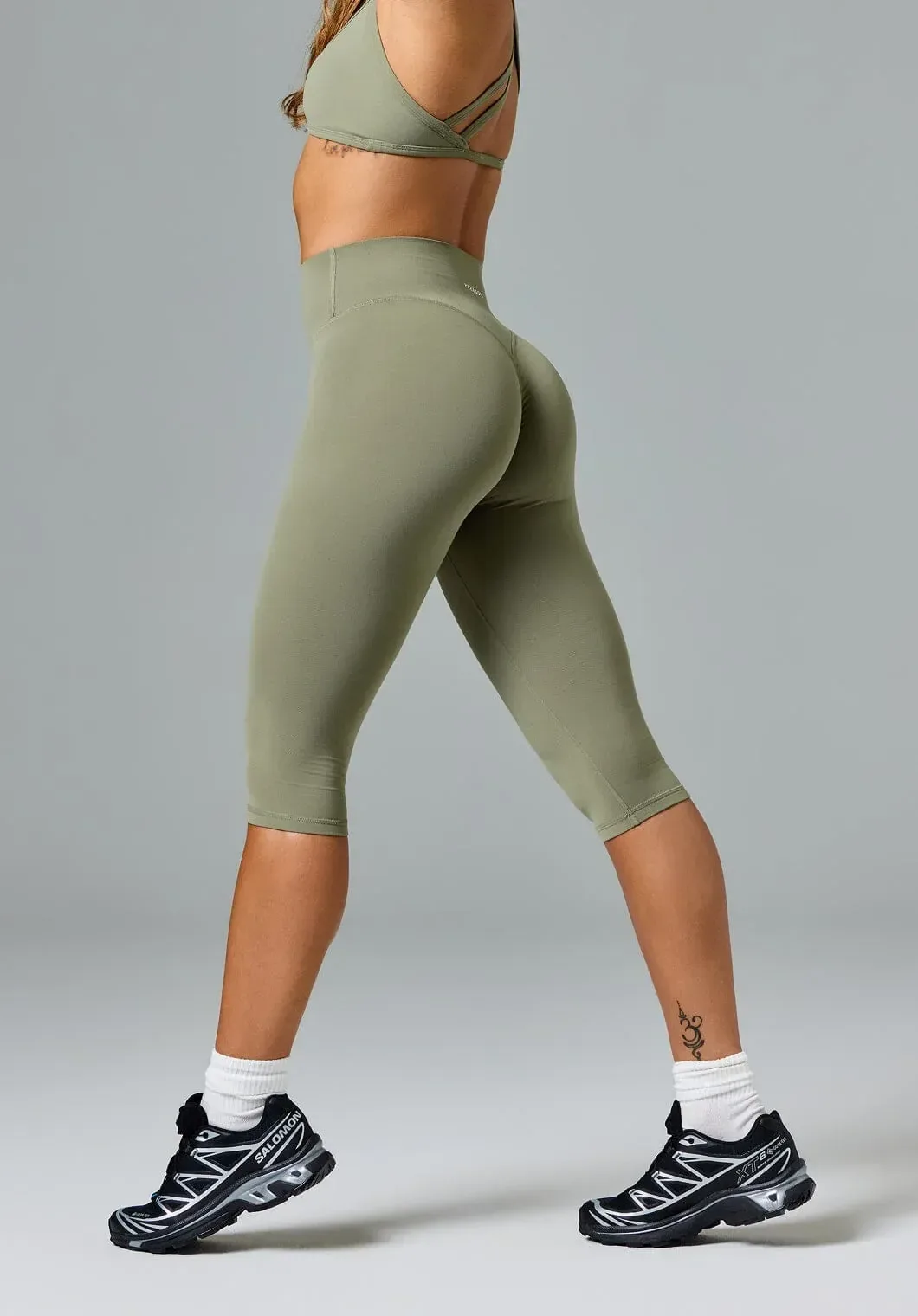 FormLux™ Original Sculptseam® Plus High-Rise Capri Pistachio