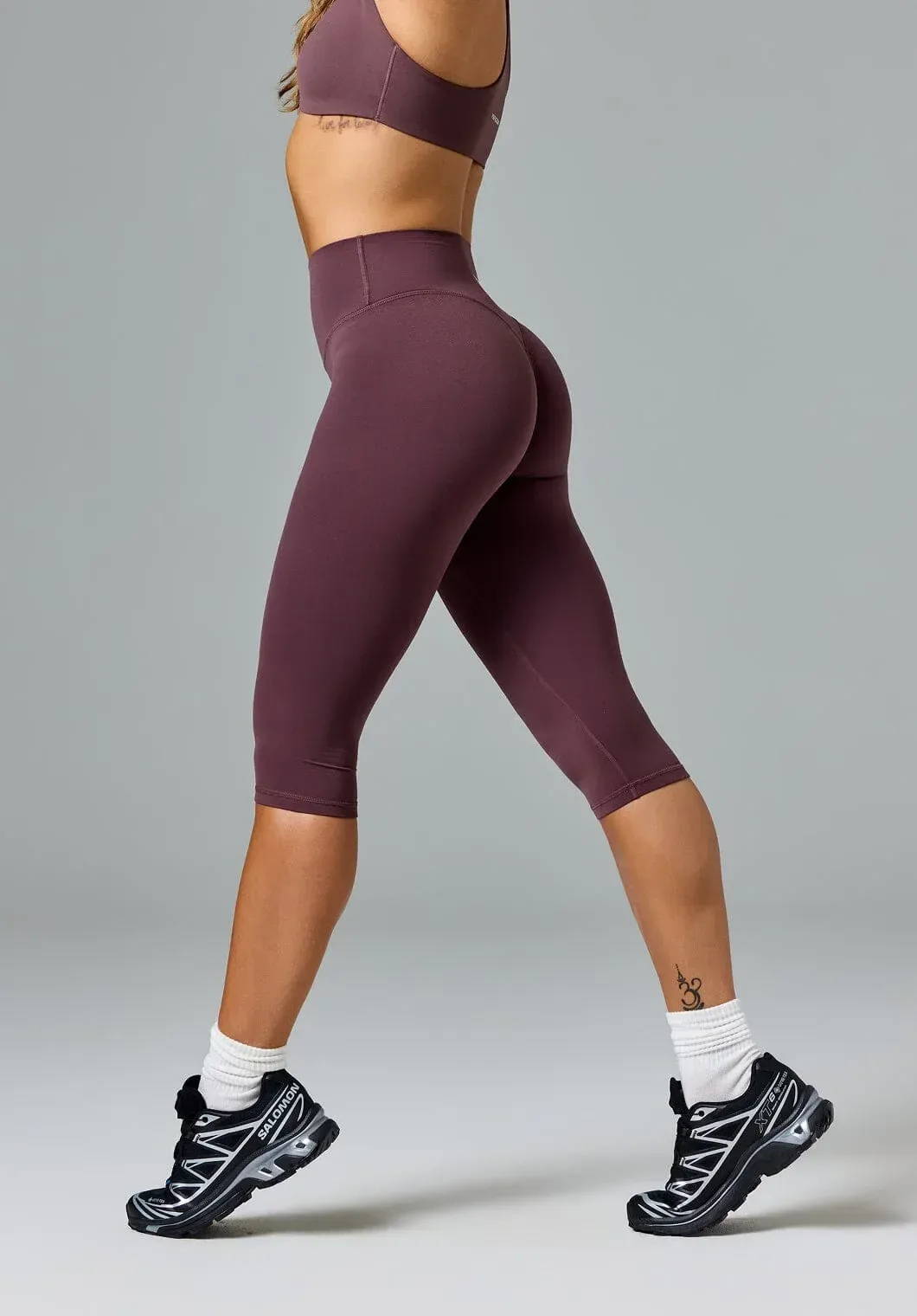 FormLux™ Original Sculptseam® Plus High-Rise Capri Cherry Cola