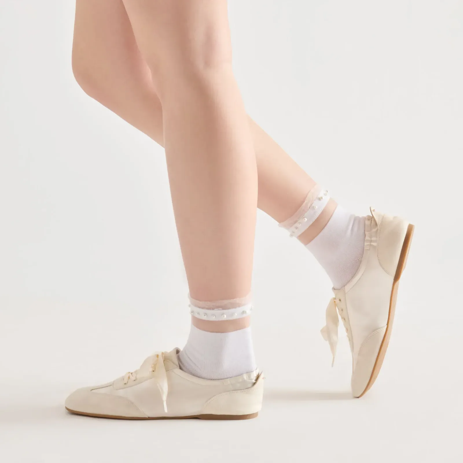 Sheer Ruffle Pearl Anklet Socks White