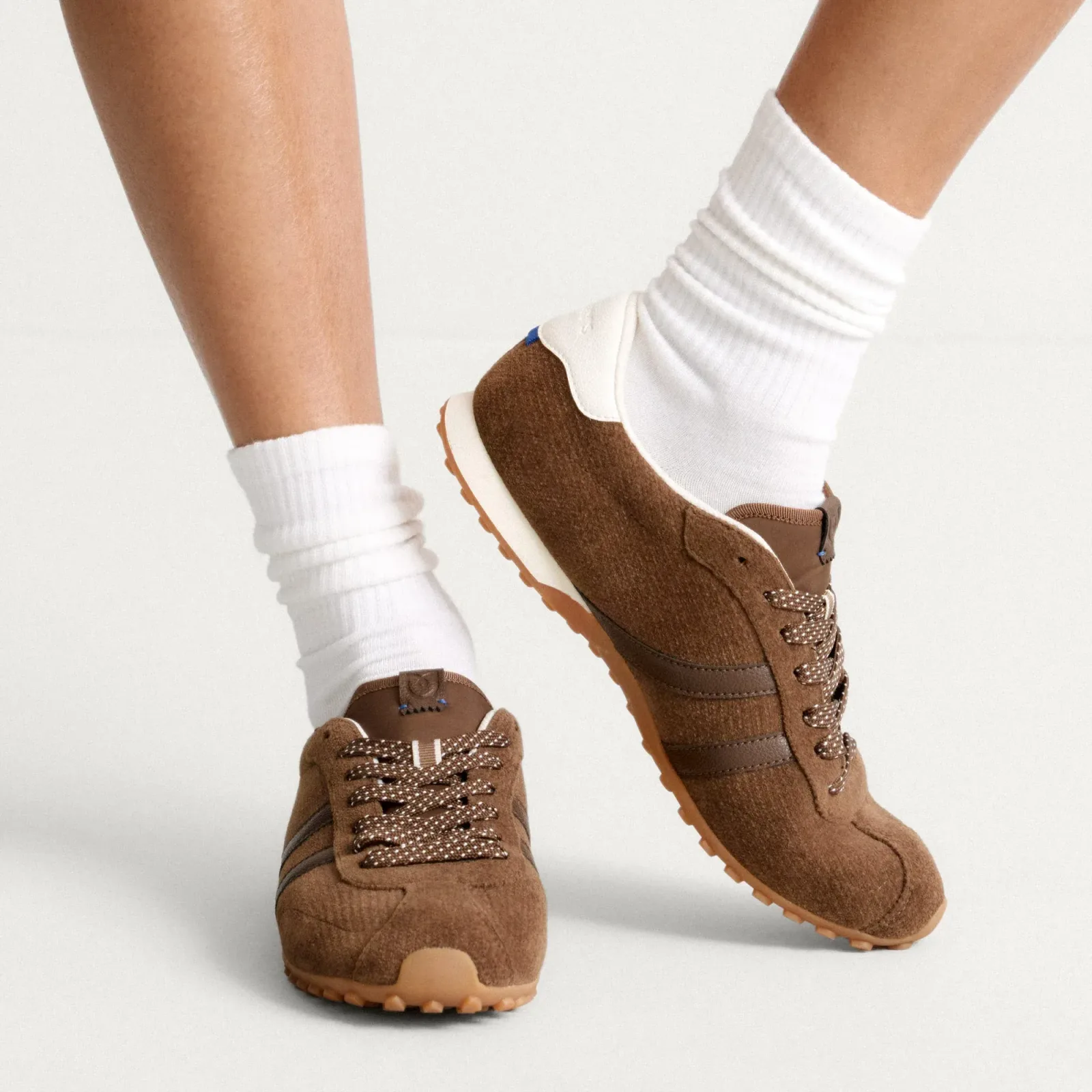 The Ivy Sneaker – ReVelvet™ Cinnamon