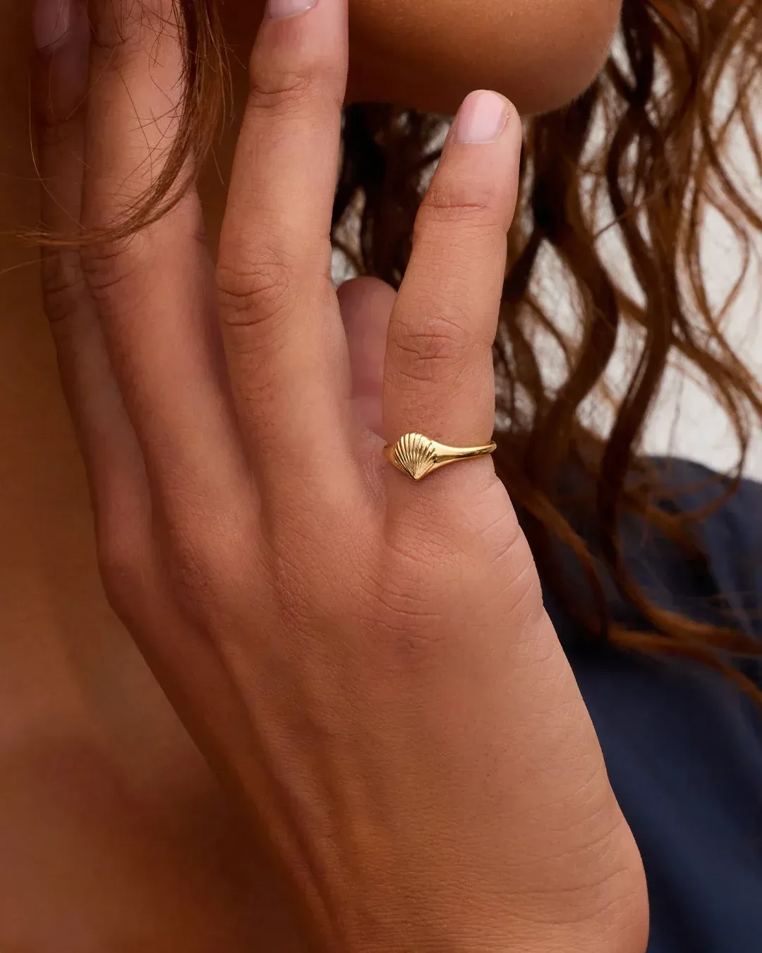 Scallop Mini Signet Ring