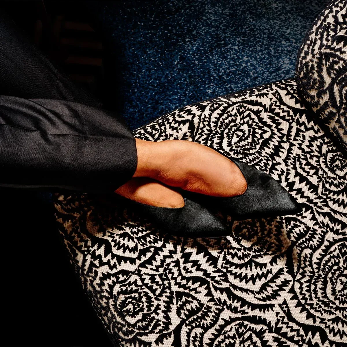 The Parra – Black Satin