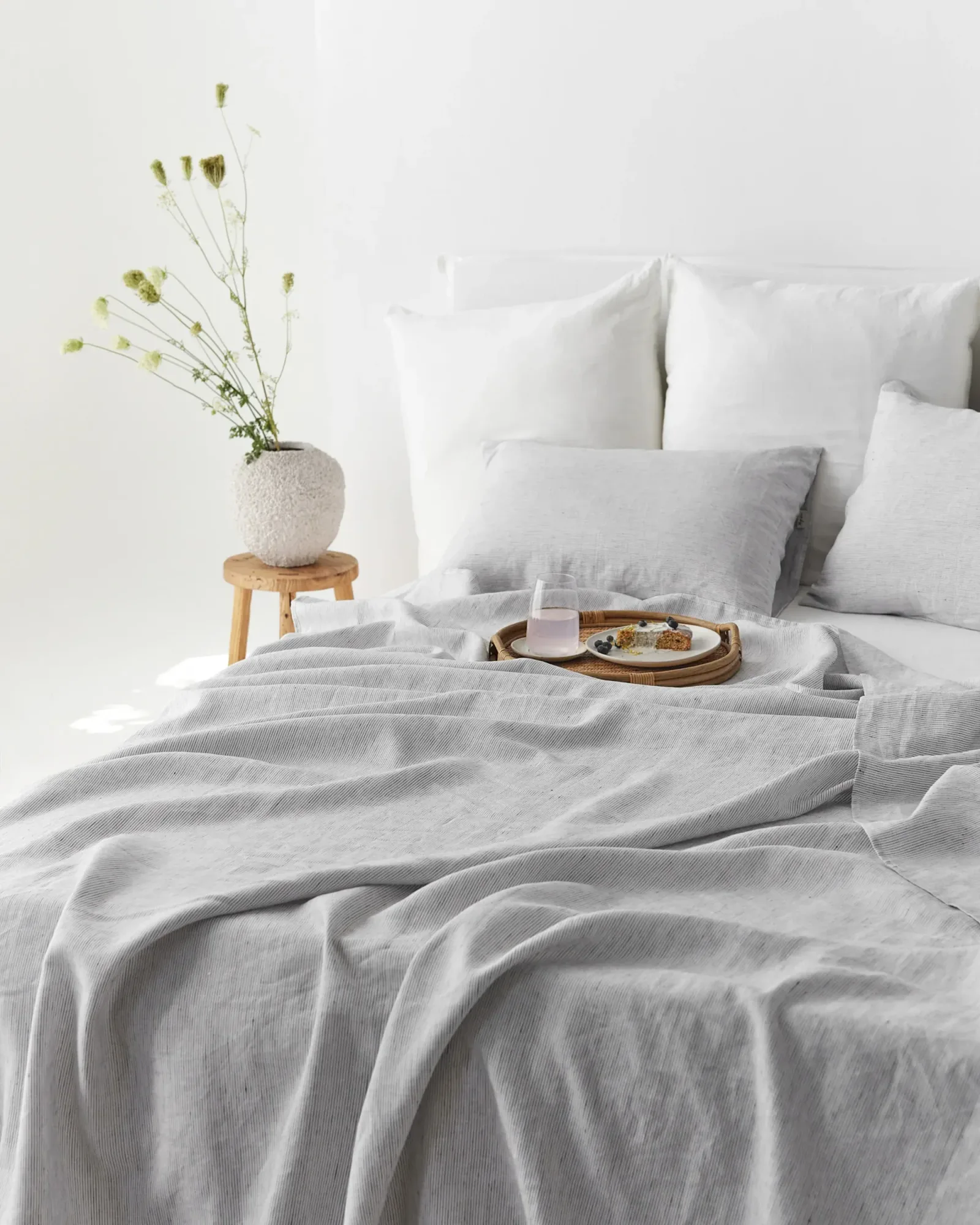 Pinstripe black linen sheet set (4 pcs)