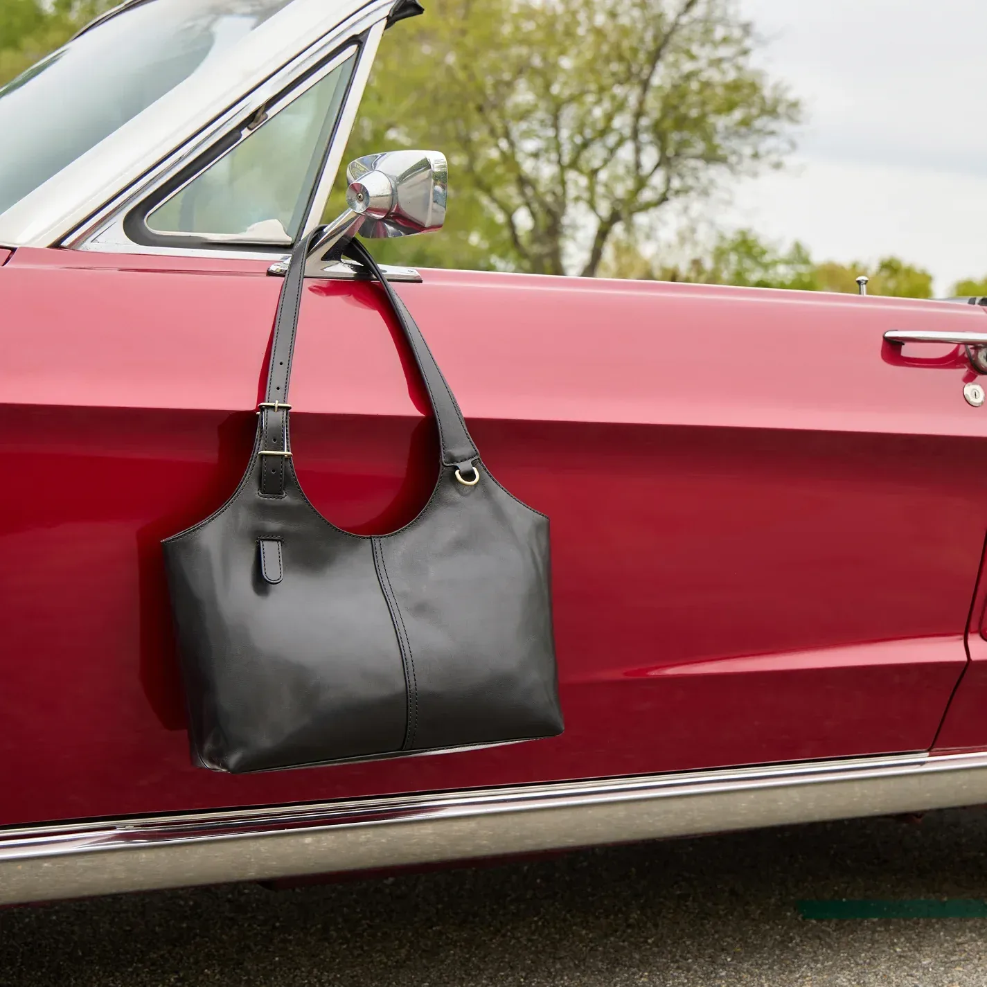 Atlas Tote In Patina Leather – Black