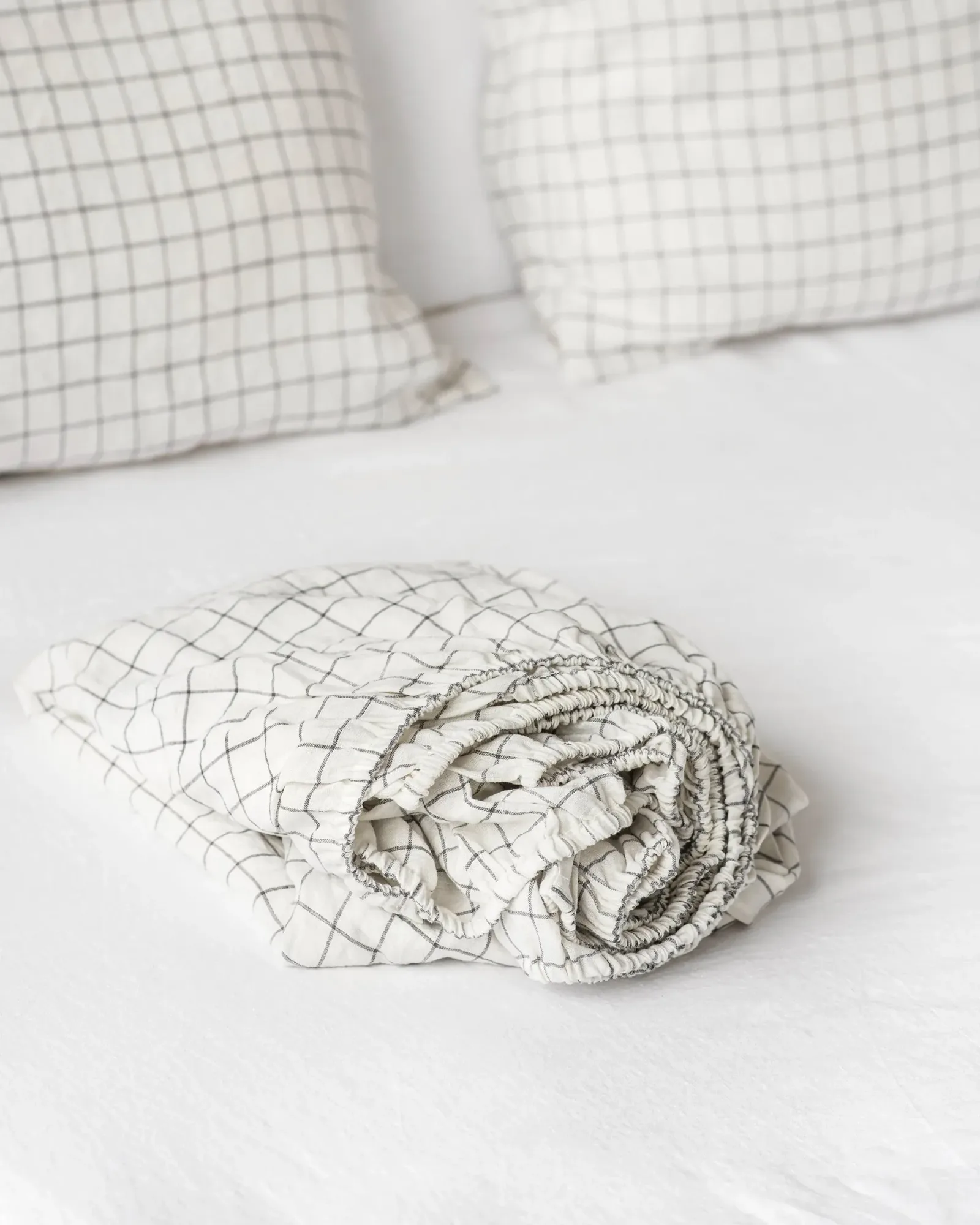 Charcoal grid linen fitted sheet