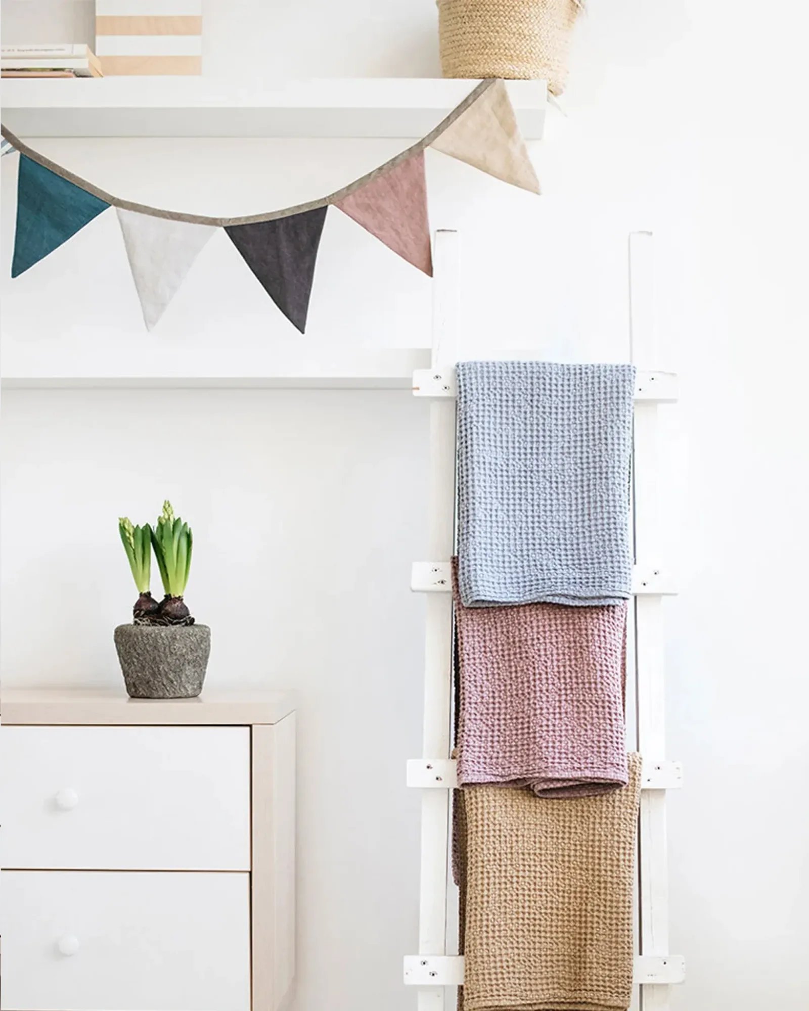 Linen bunting (Various colors)