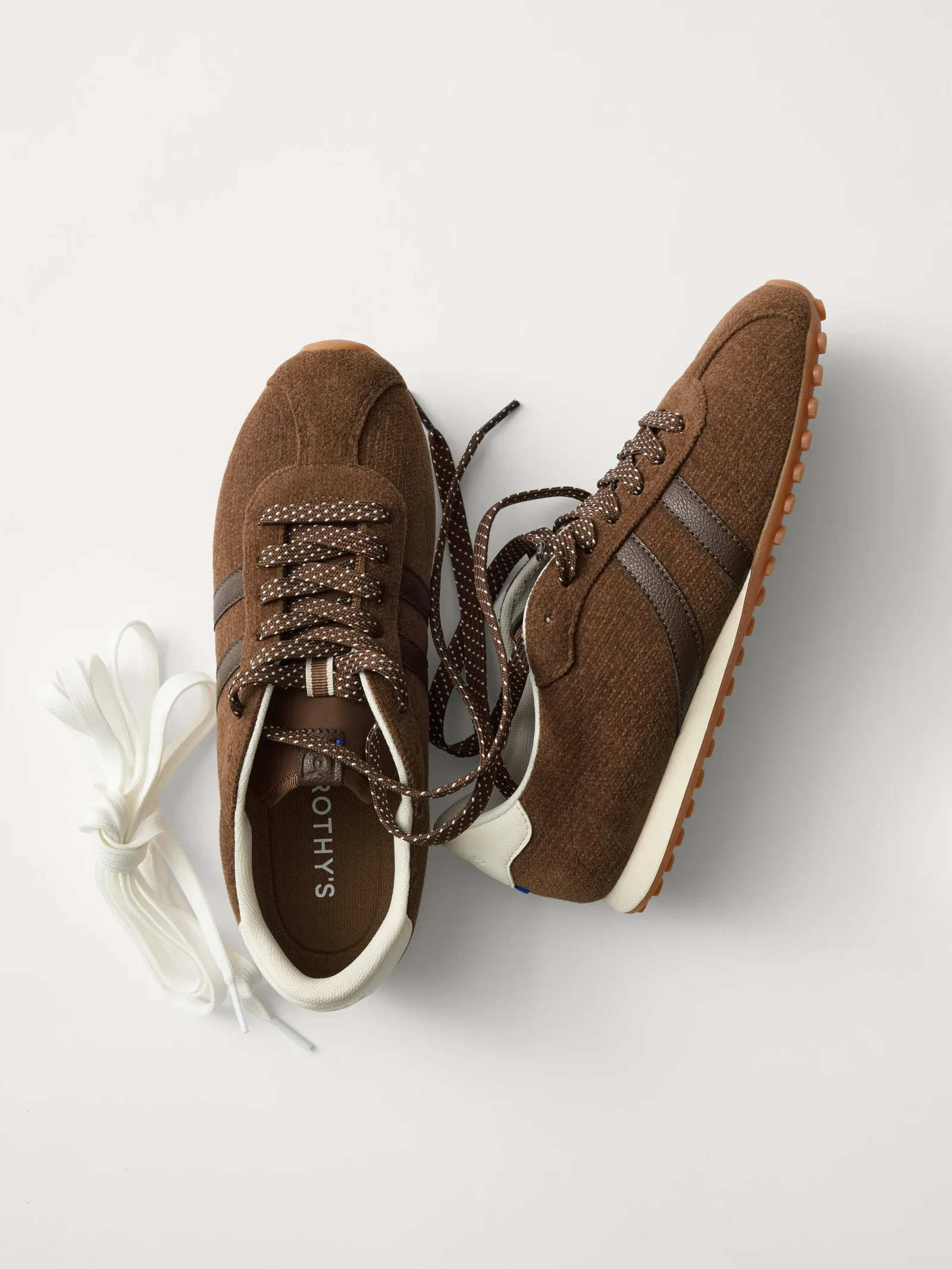 The Ivy Sneaker – ReVelvet™ Cinnamon