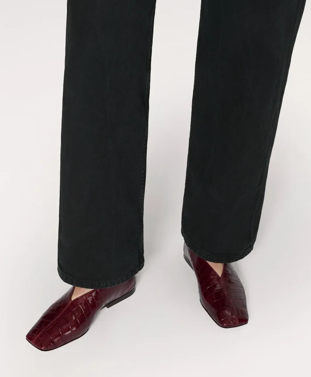 Square V – Oxblood Croc