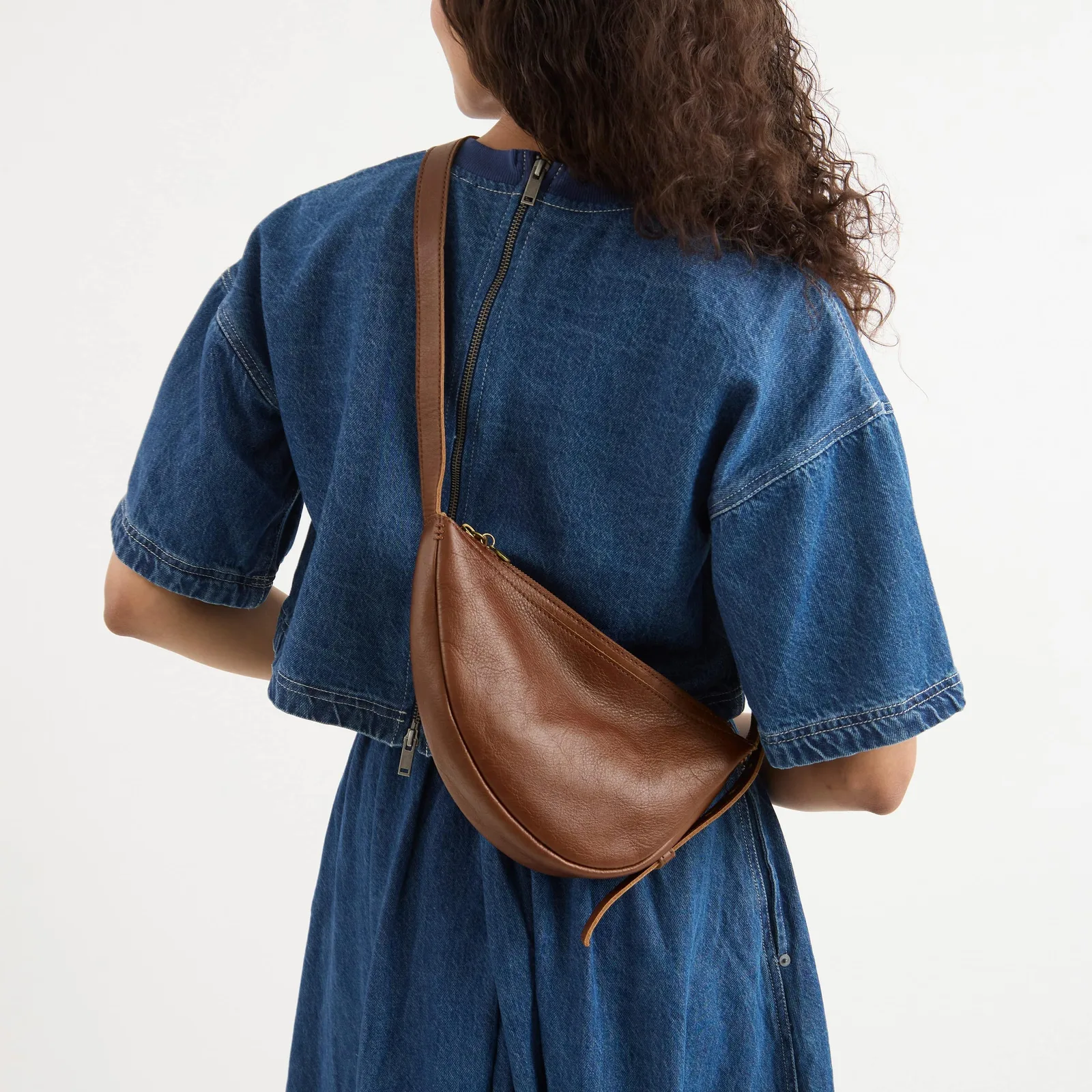 Tess Sling – Leather – Whiskey