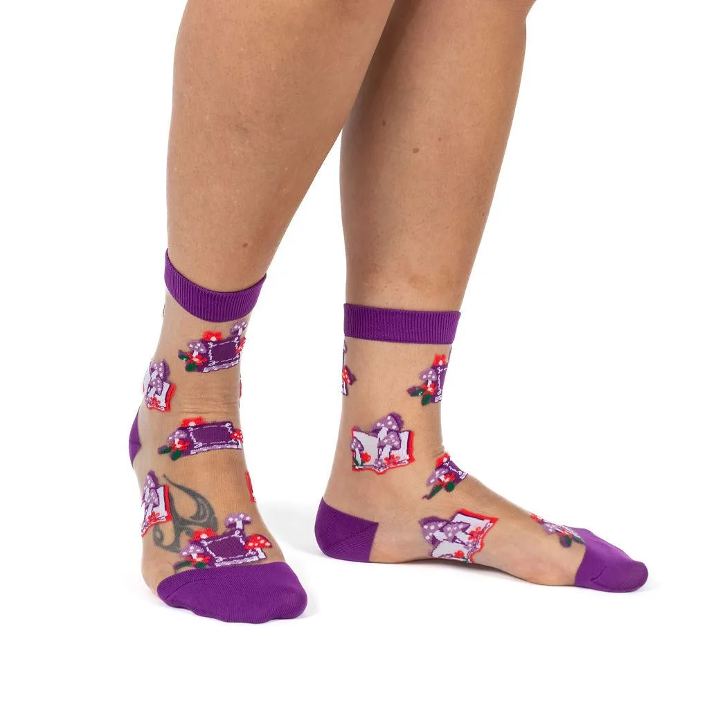 Reading Grows Your Mind Sheer Crew Socks