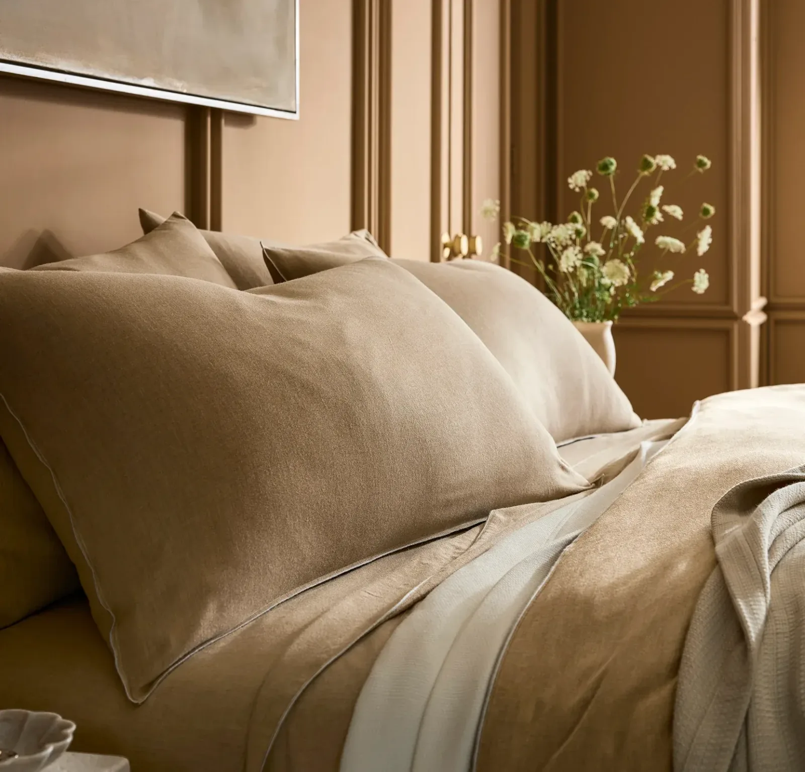 Elysian Cotton Cashmere Pillowcase Set – Heathered Camel/White Piped Edge