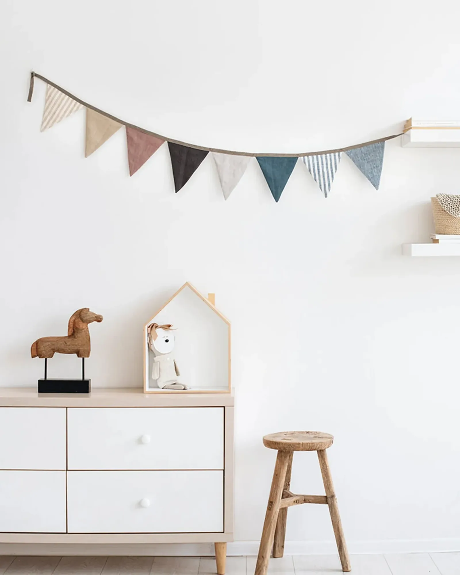 Linen bunting (Various colors)