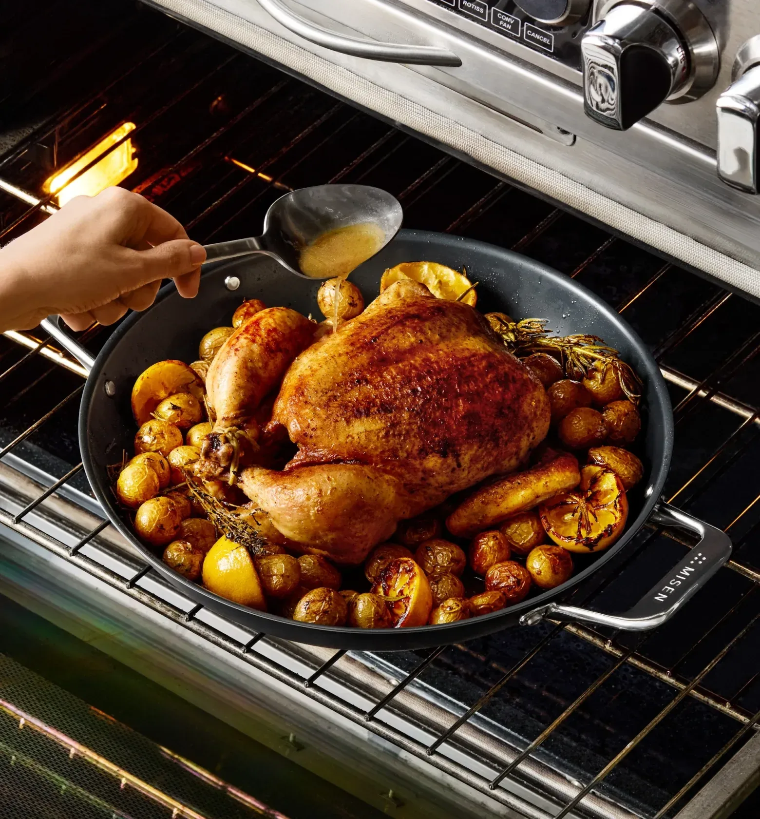 12" Carbon Nonstick™ Round Roaster + Glass Lid