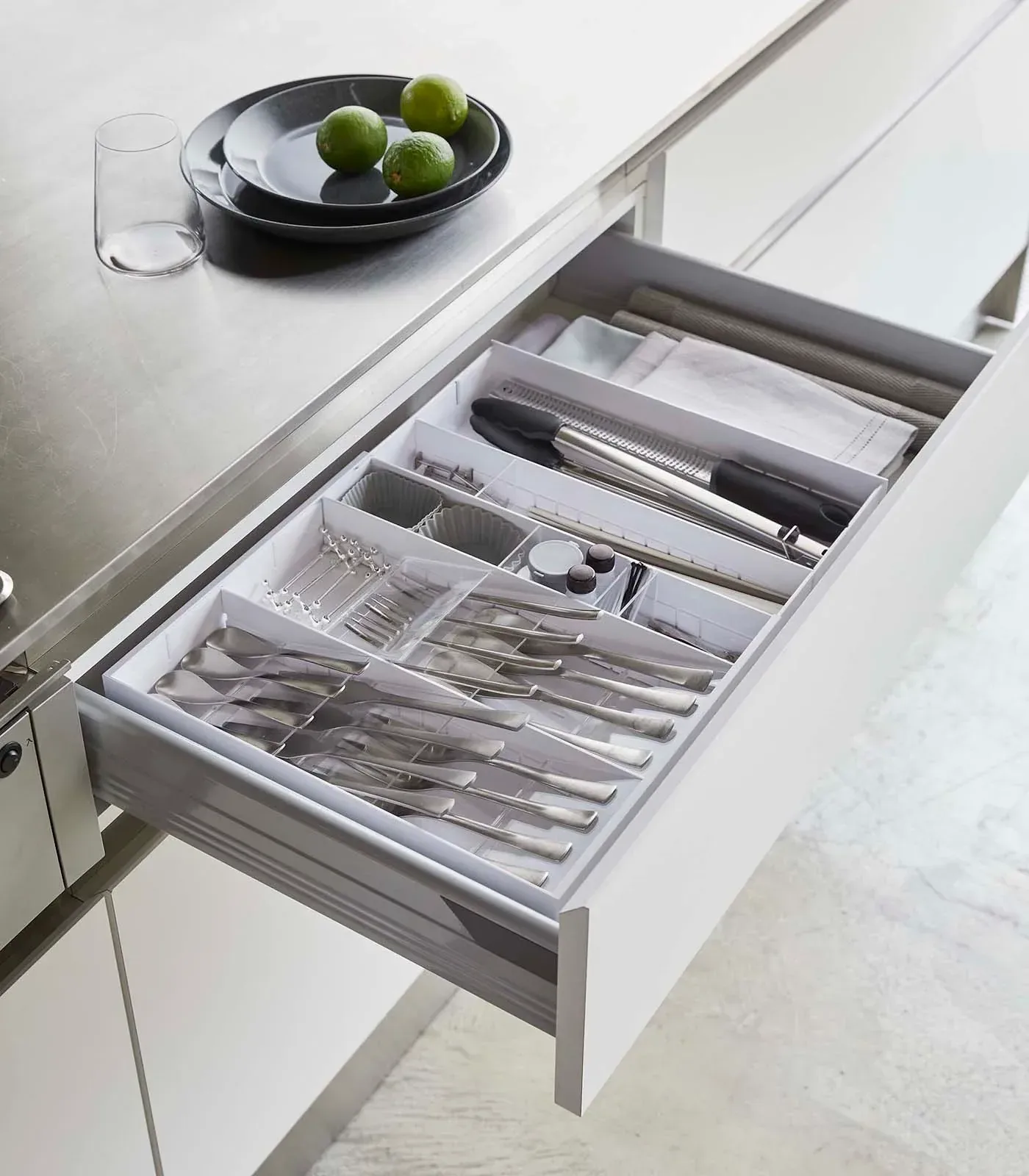 Expandable Cutlery Organizer – Large