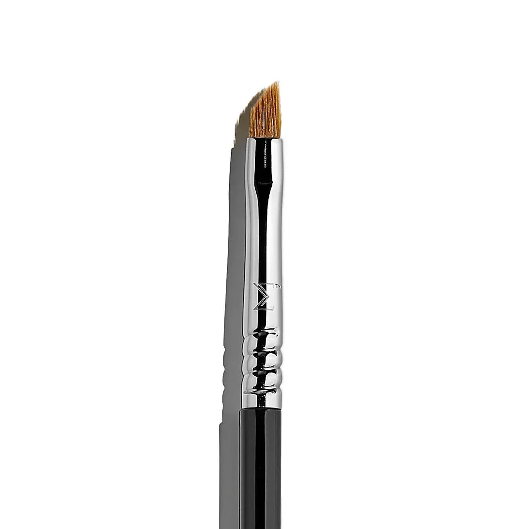 E06 Winged Liner™ Brush – INFL