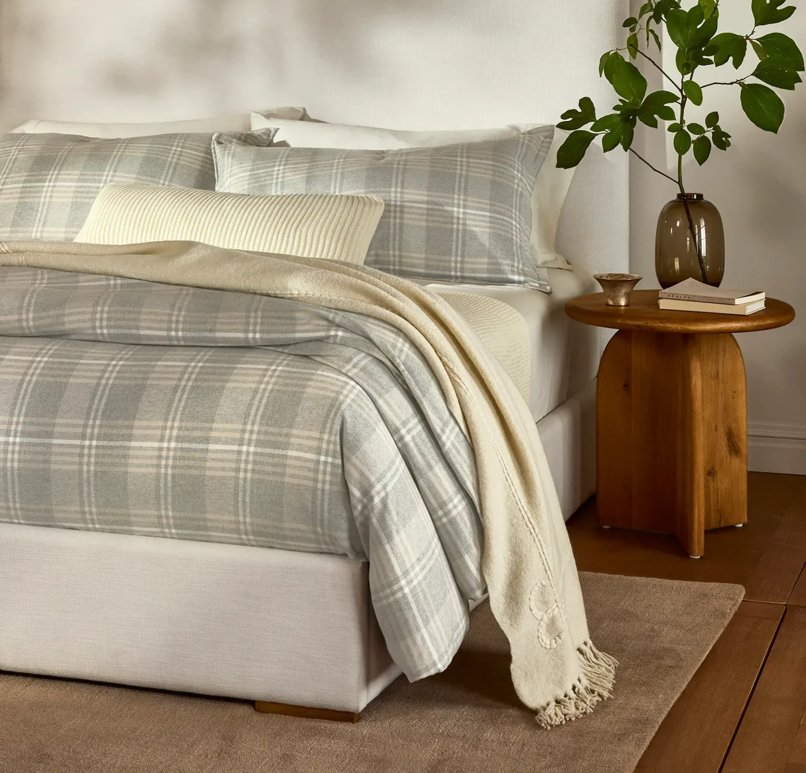 Petite Bouclé Throw Blanket – Cream