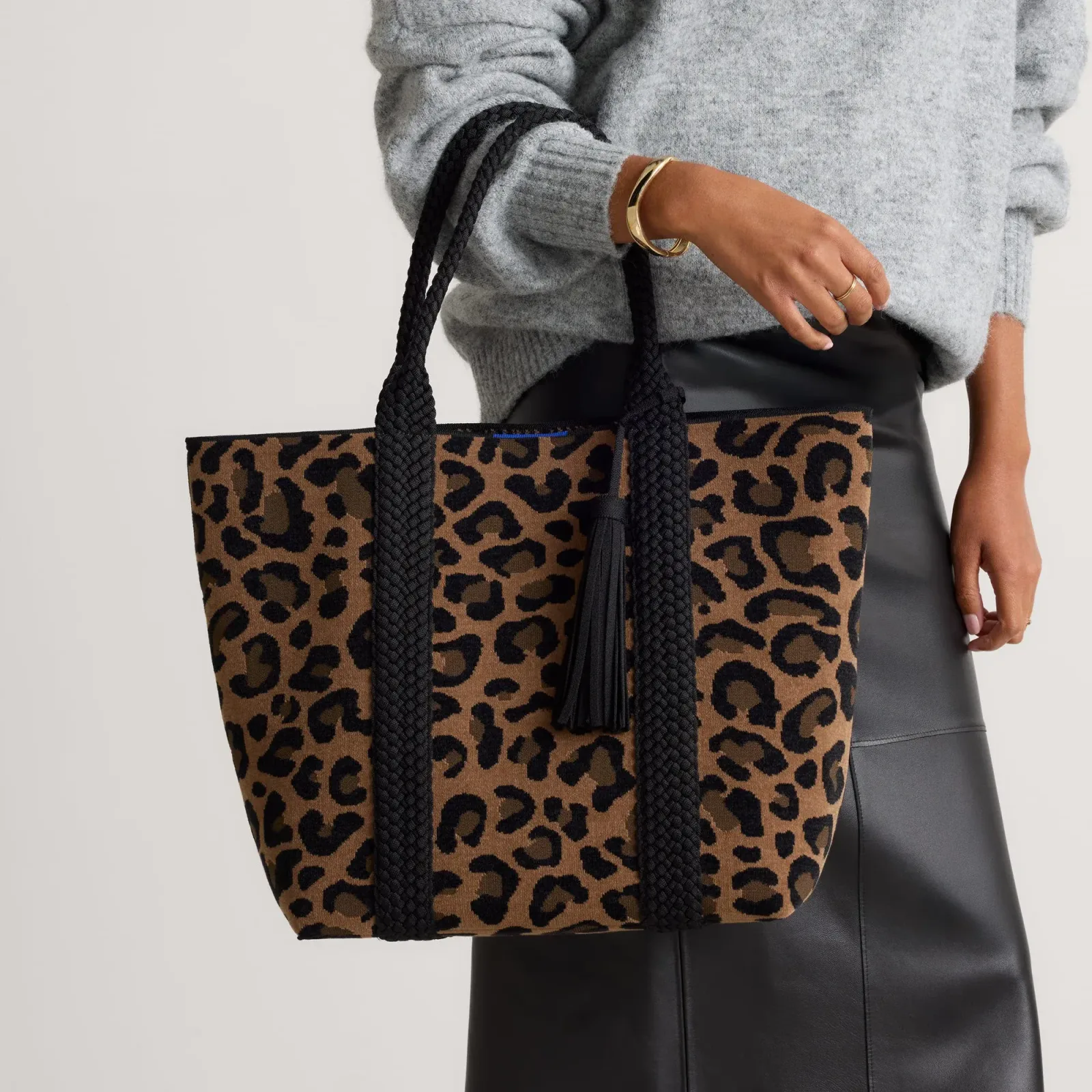 The Lightweight Tote – ReVelvet™ Cat