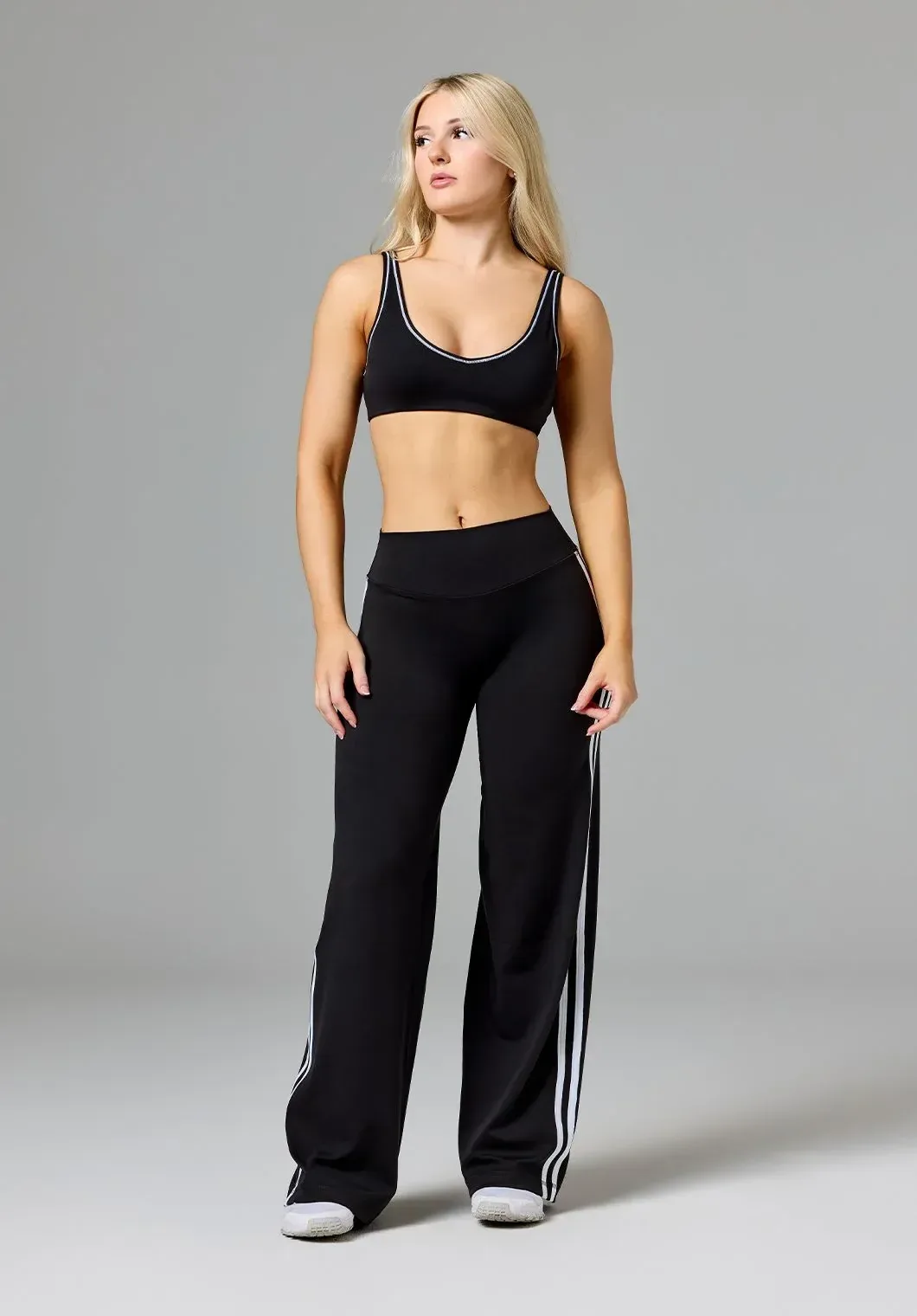 Reluna™ Double Stripe Sculptseam® Mid-Rise Straight Leg Pant Short Black